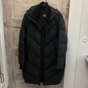 The North Face Women's Black Hooded Puffer Jacket